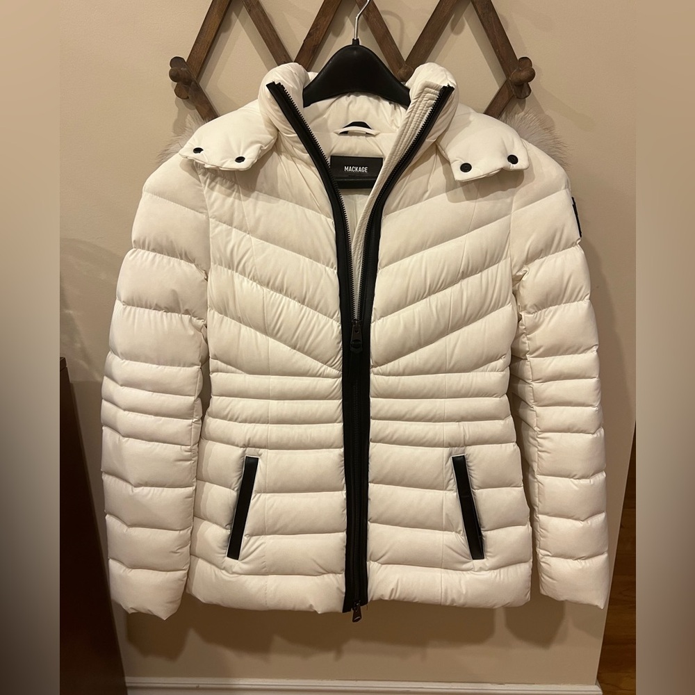 Patsy Agile 360 down jacket with blue fox fur